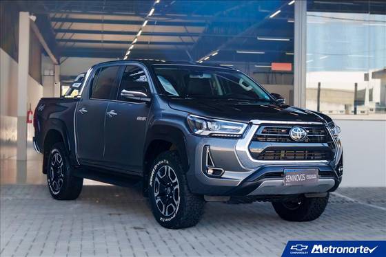 TOYOTA HILUX 2.8 D-4D TURBO DIESEL CD SRX 4X4 AUTOMÁTICO